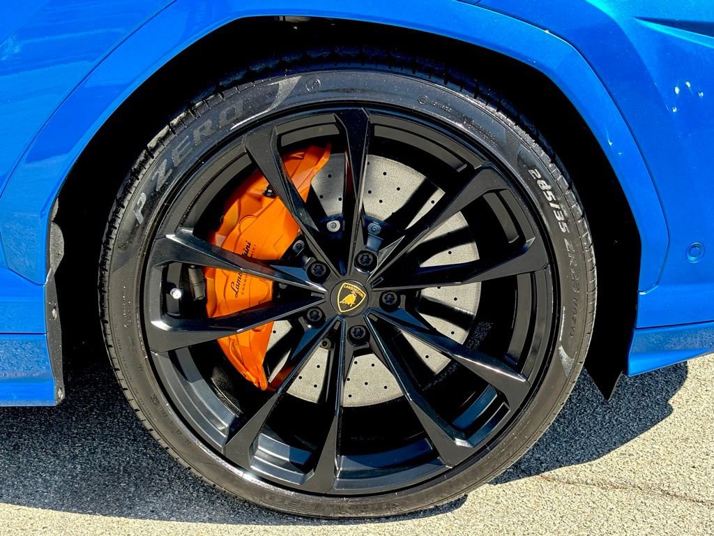 Used 2022 Lamborghini Urus AWD/4WD image 46