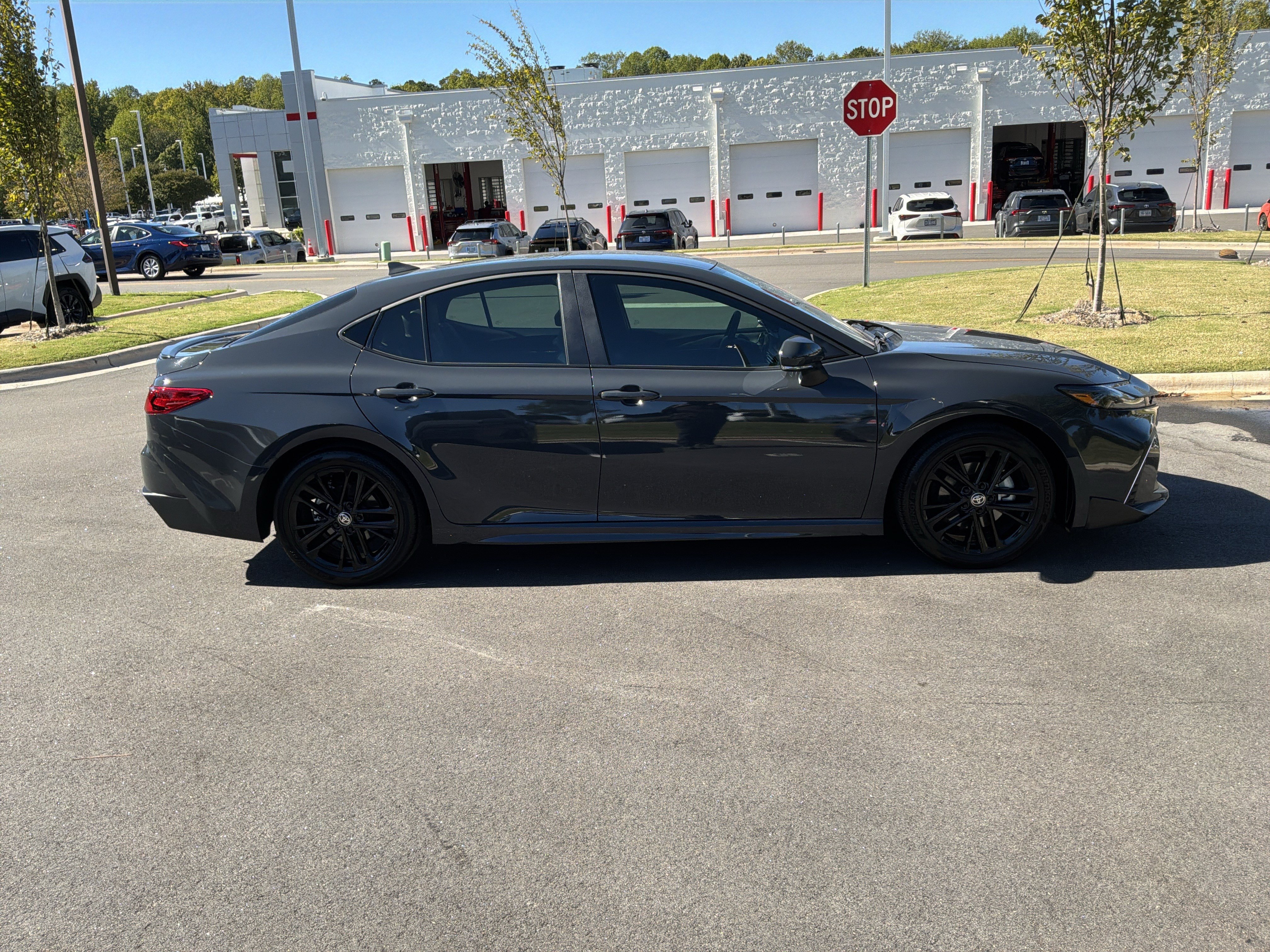 Used 2026 Toyota Camry SE FWD image 11