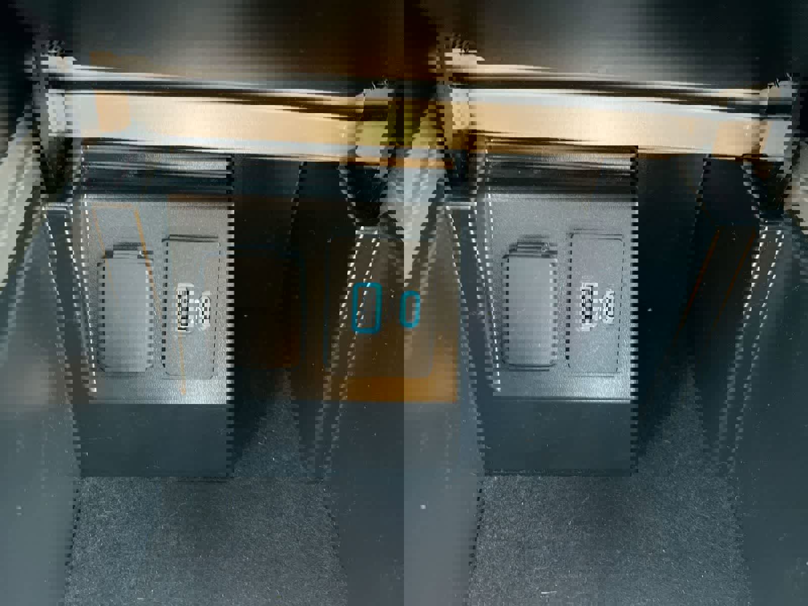 Used 2022 Ford Explorer XLT w/ Equipment Group 202A AWD/4WD image 30