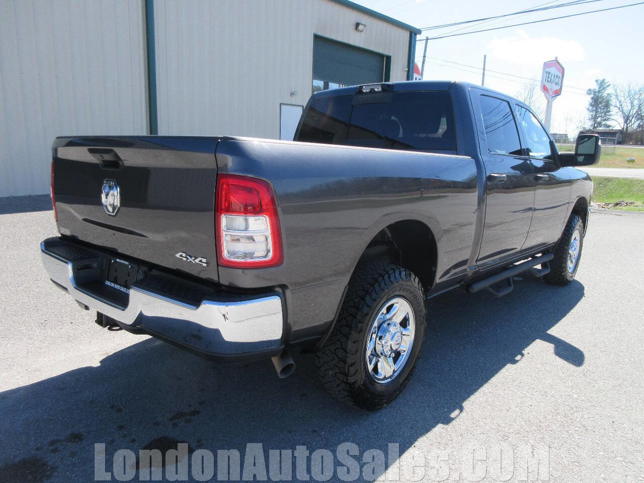 Used 2024 RAM 2500 Tradesman w/ Chrome Appearance Group image 6
