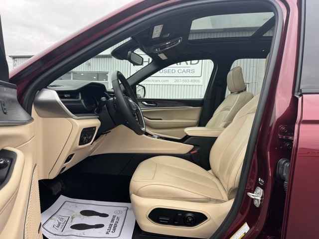 Used 2024 Jeep Grand Cherokee Limited 4xe image 12