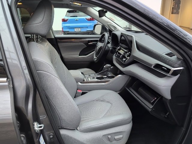 Used 2021 Toyota Highlander Platinum image 19