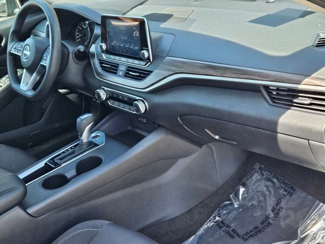 Used 2025 Nissan Altima 2.5 SV image 32