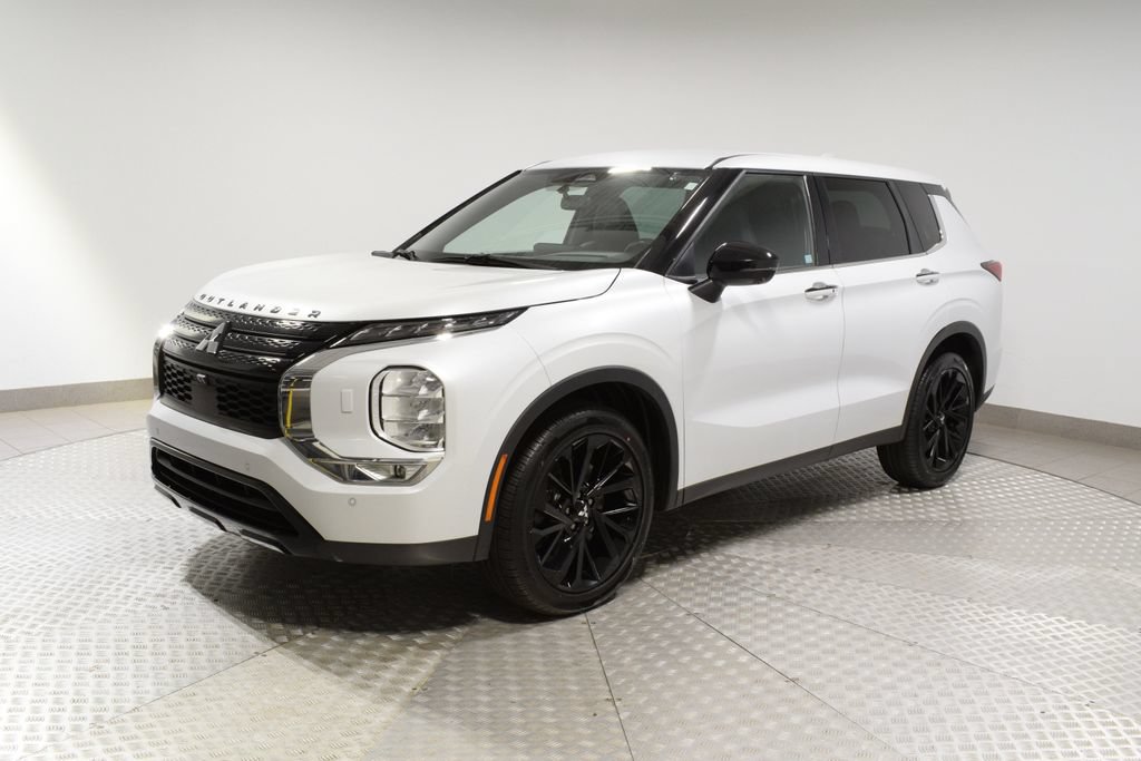 Used 2023 Mitsubishi Outlander SE AWD/4WD image 3