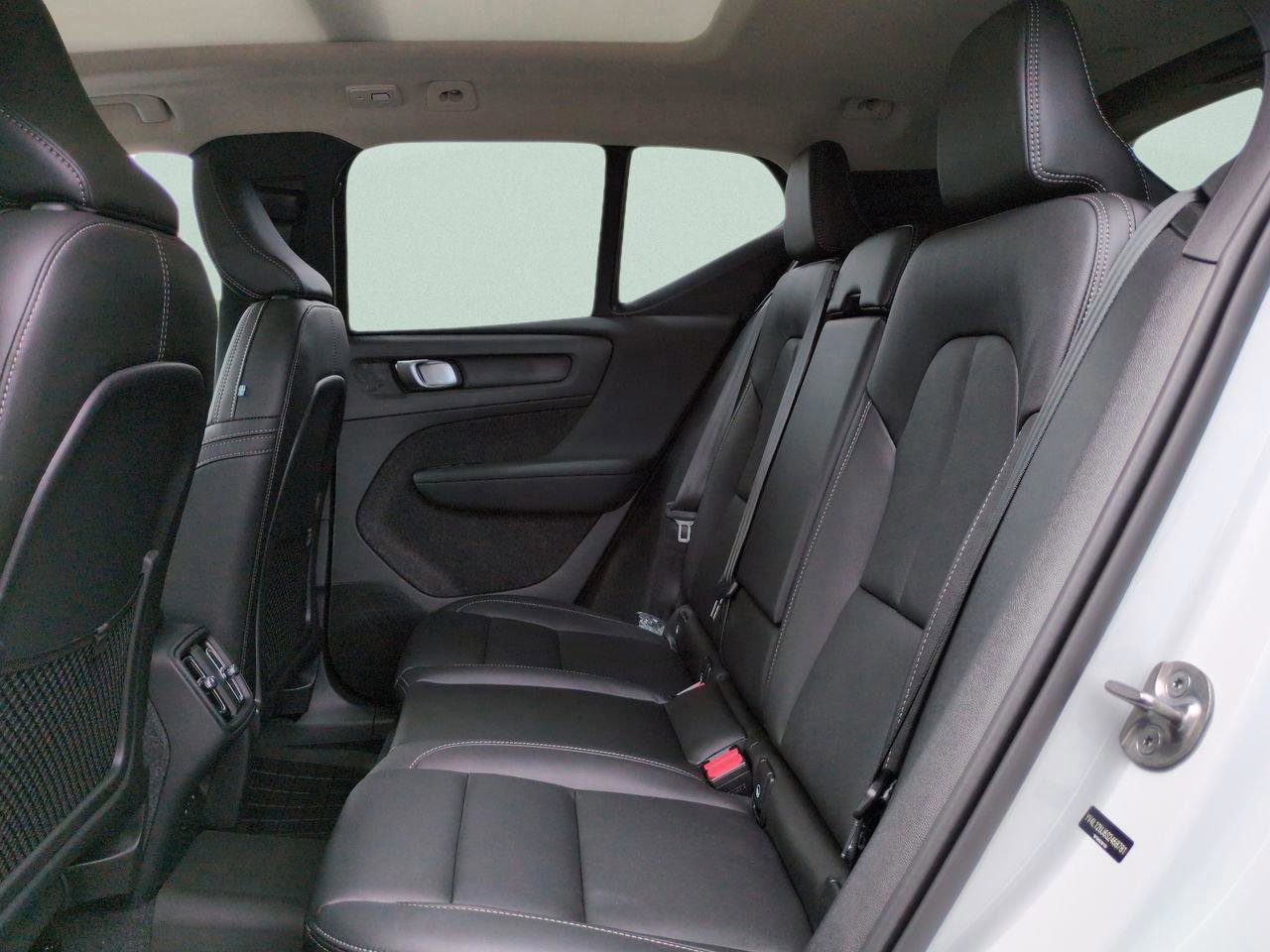 New 2025 Volvo XC40 B5 Core w/ Protection Package Premier image 13