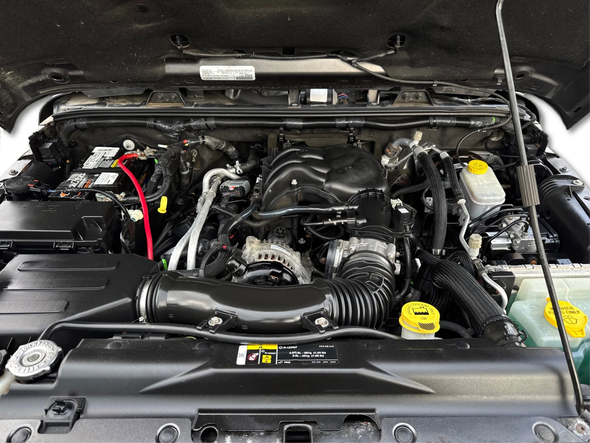 Used 2017 Jeep Wrangler Unlimited Rubicon w/ Connectivity Group image 10