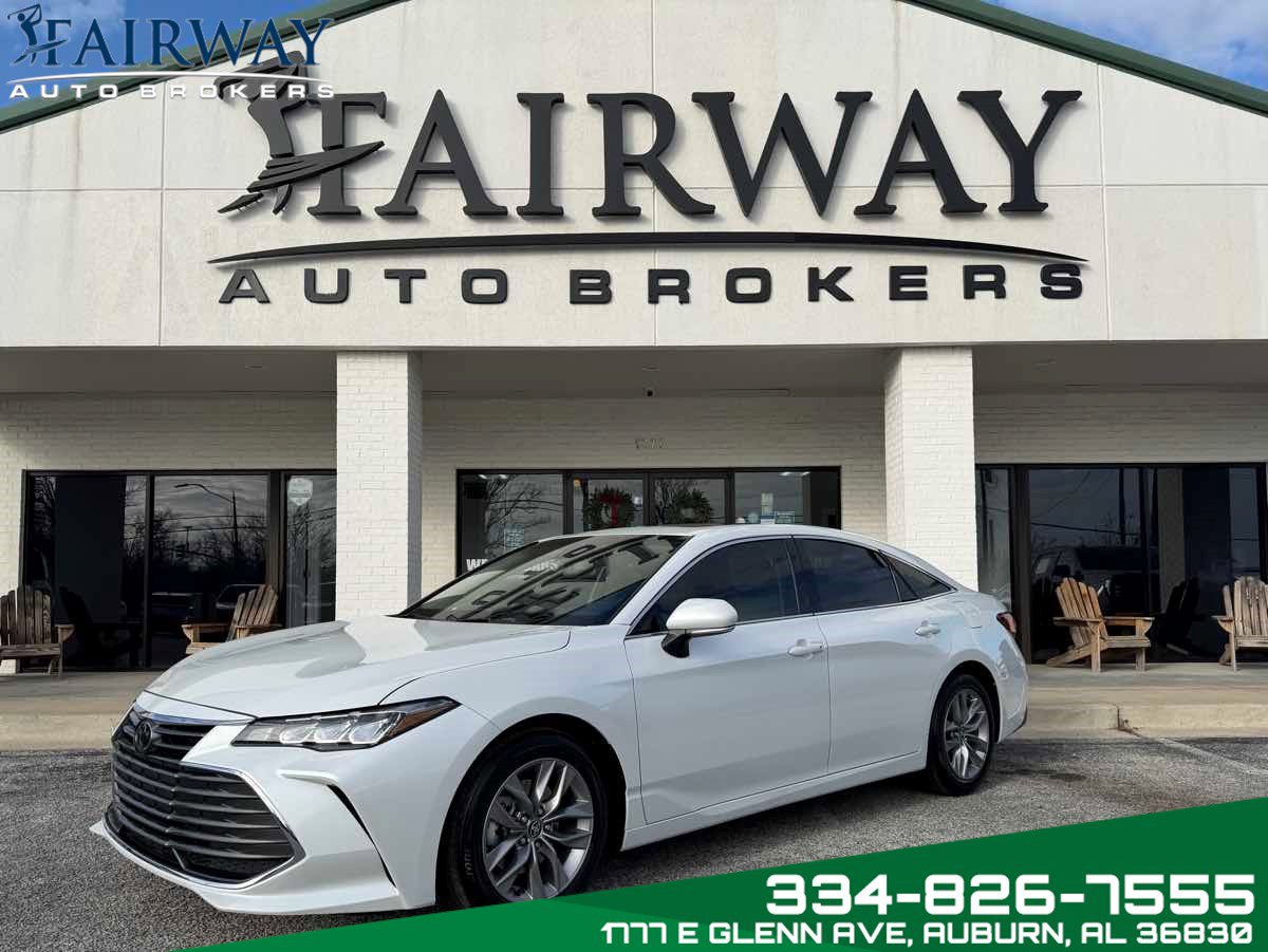 Used 2022 Toyota Avalon XLE image 1