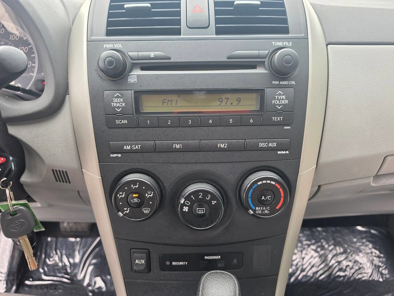 Used 2009 Toyota Corolla LE FWD image 38