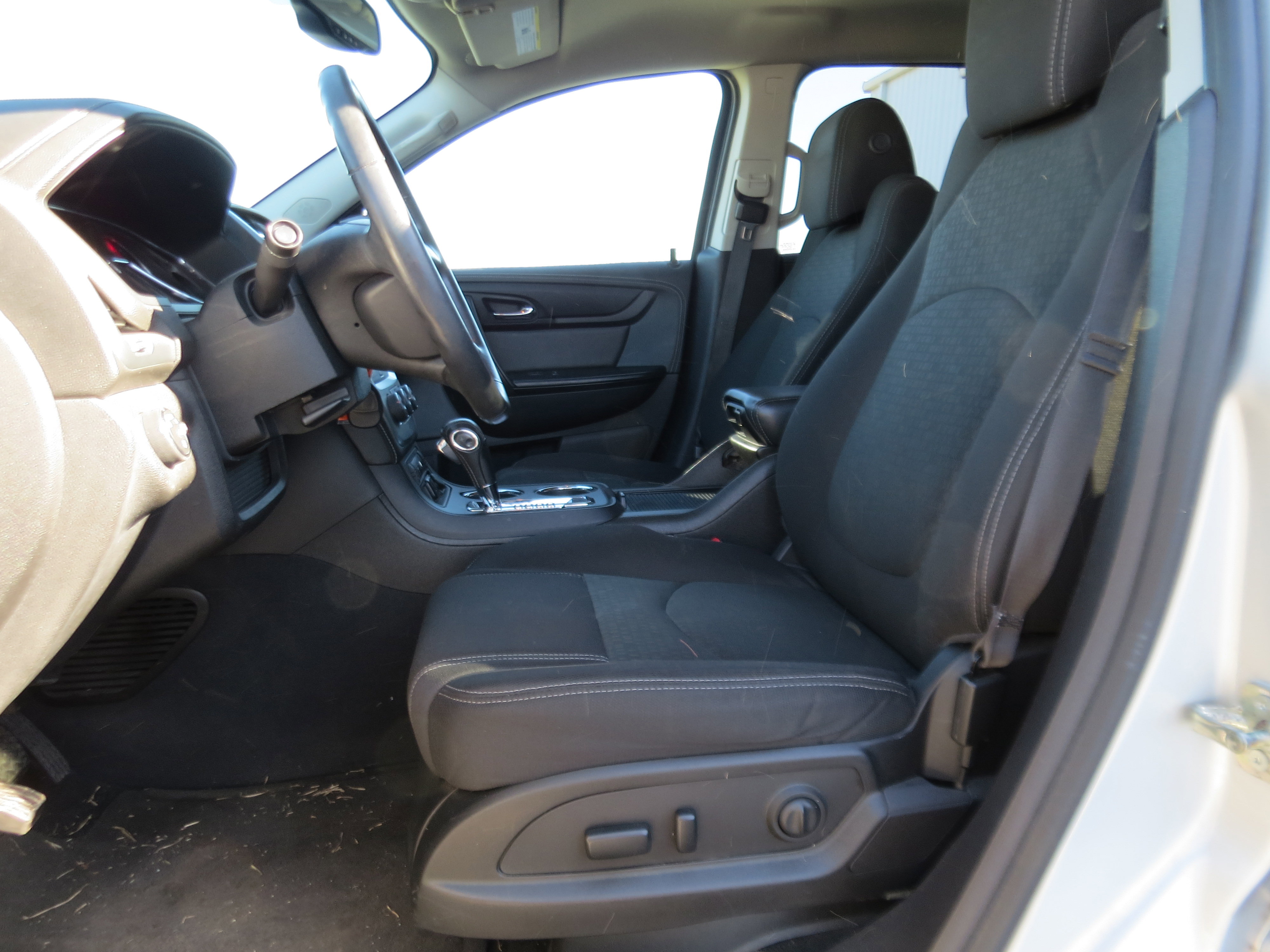 Used 2016 GMC Acadia SLE image 17