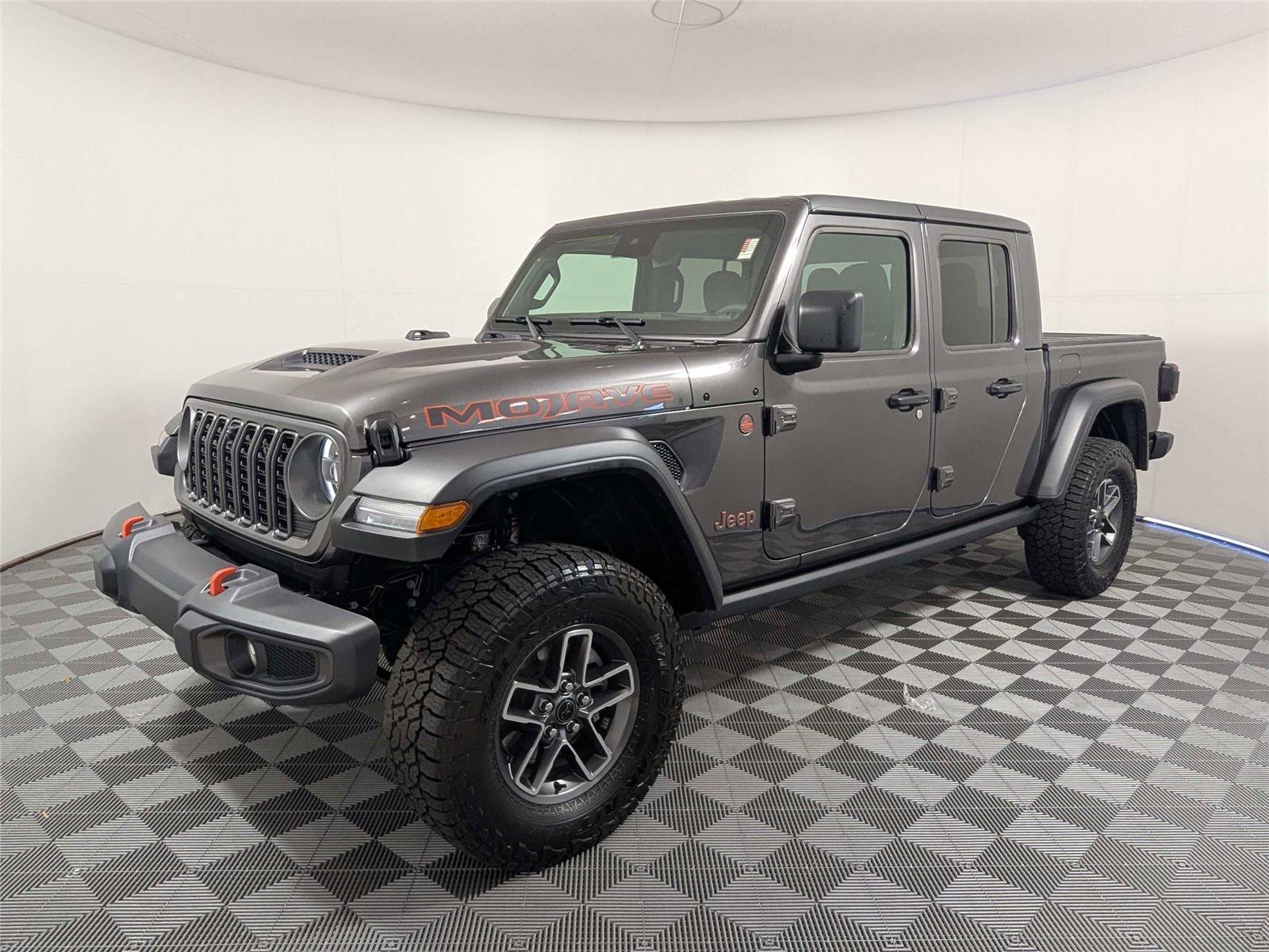 Used 2025 Jeep Gladiator Mojave w/ Convenience Group AWD/4WD image 2