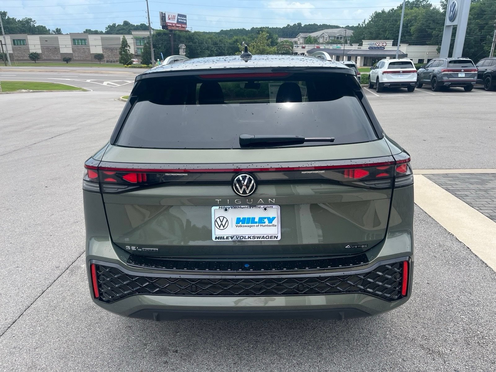 New 2026 Volkswagen Tiguan SEL R-Line AWD/4WD image 4