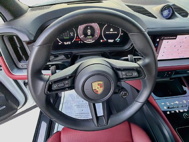 Used 2025 Porsche Cayenne S AWD/4WD image 39