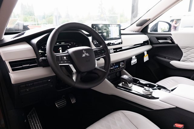 New 2025 Mitsubishi Outlander AWD image 25