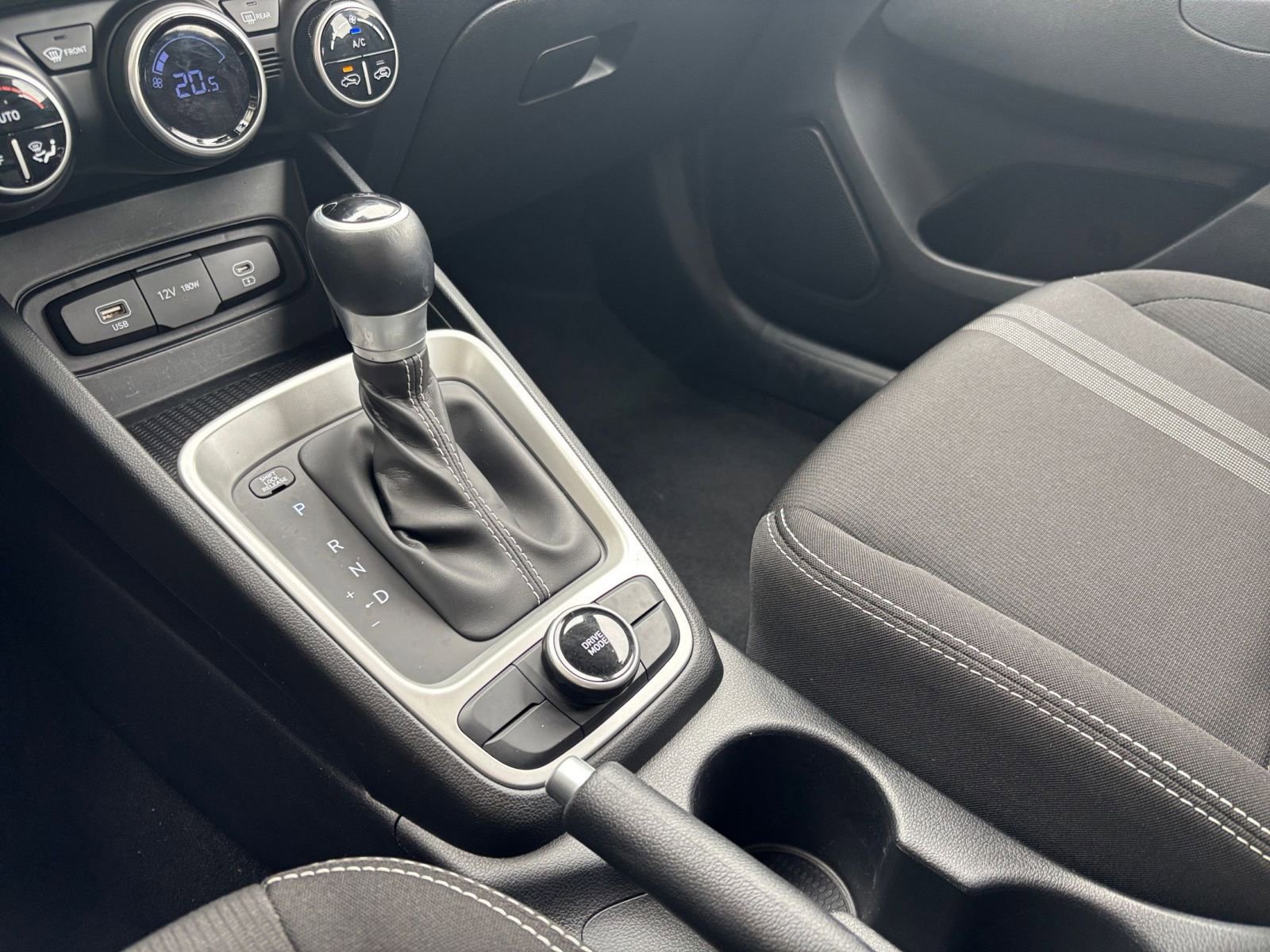 Used 2025 Hyundai Venue SEL FWD image 40