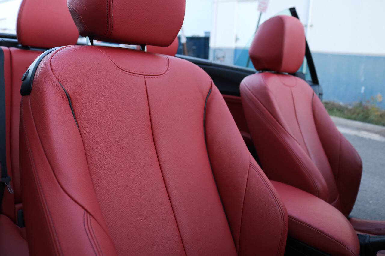 Used 2015 BMW M235i Convertible image 24