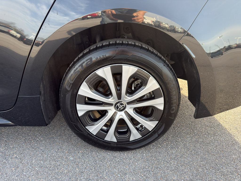 Used 2022 Toyota Corolla LE FWD image 12