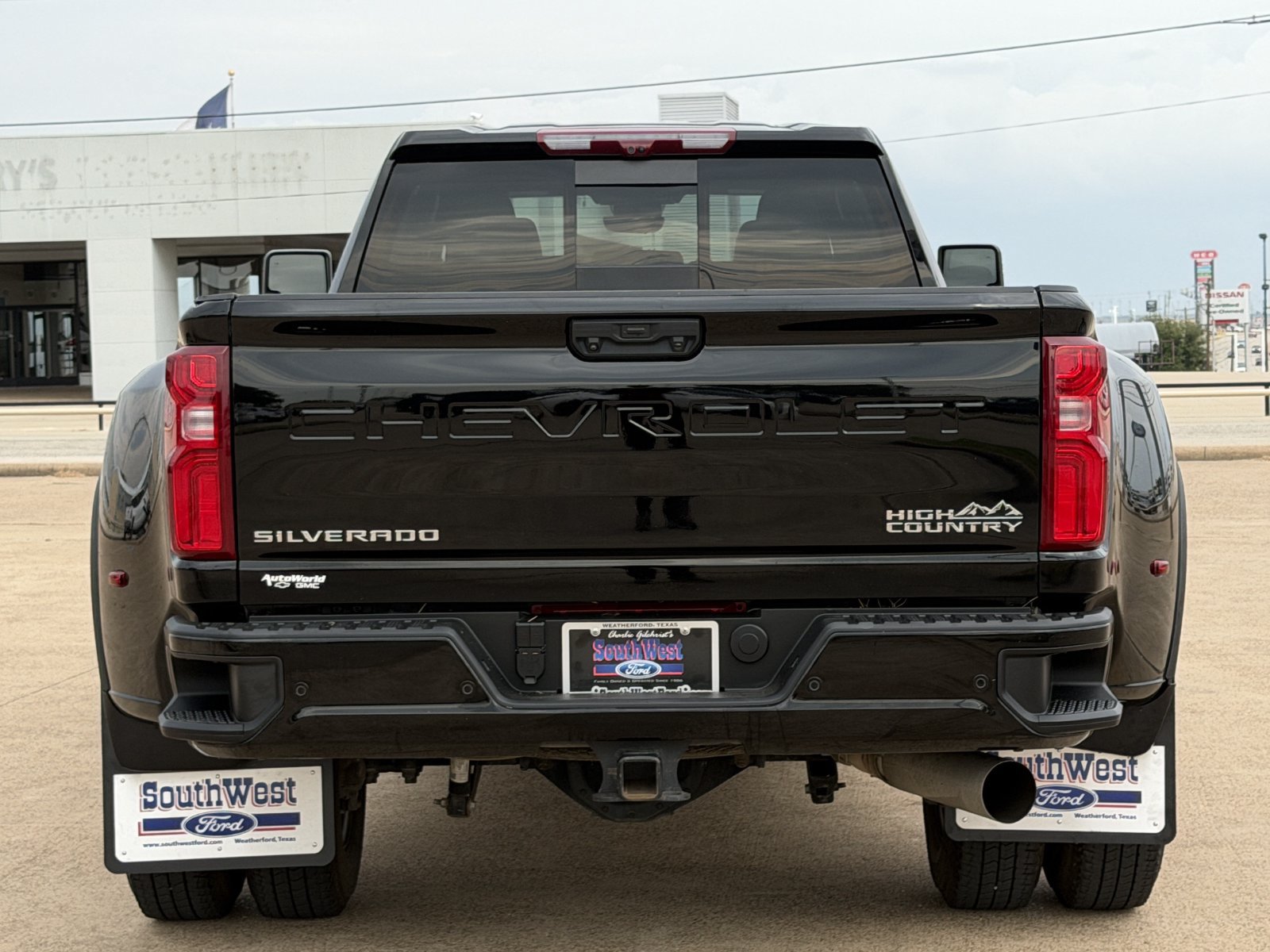 Used 2025 Chevrolet Silverado 3500 High Country w/ Technology Package AWD/4WD image 5