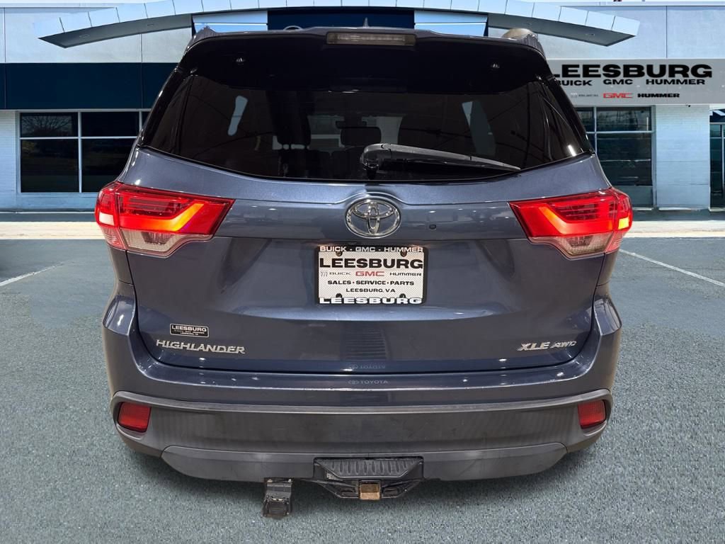 Used 2017 Toyota Highlander XLE image 6