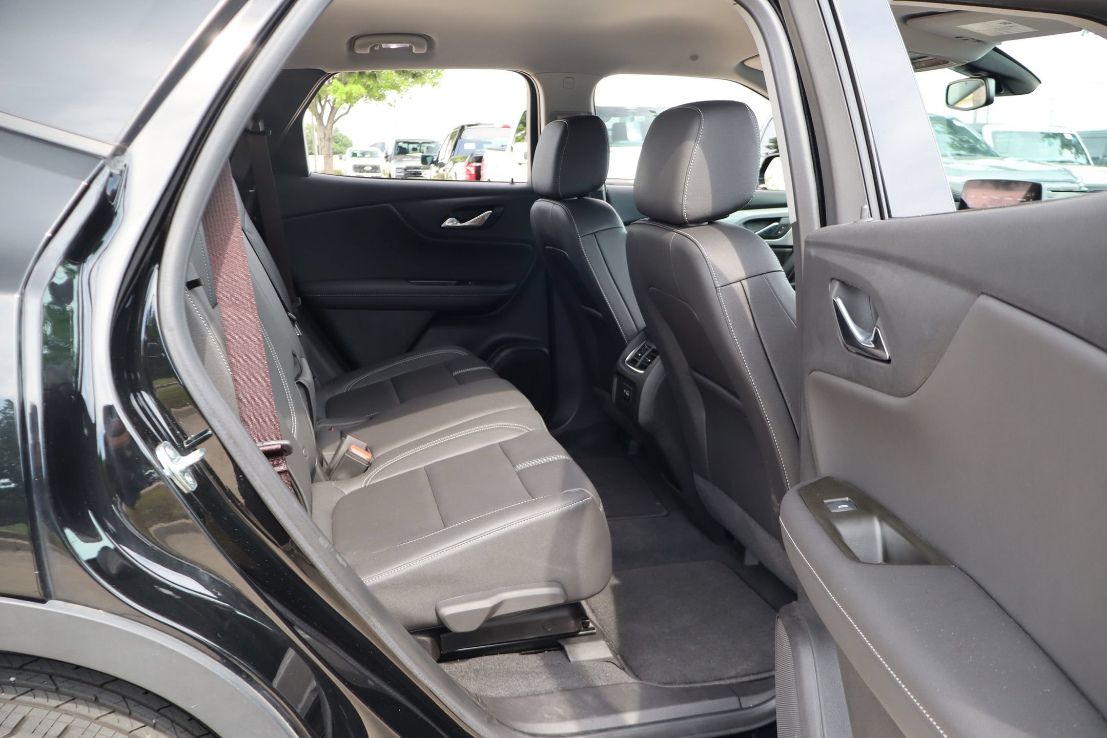 Used 2023 Chevrolet Blazer LT FWD image 27
