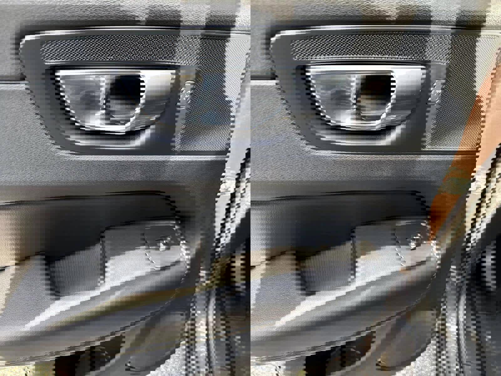 Used 2025 Volvo XC60 B5 Plus image 12