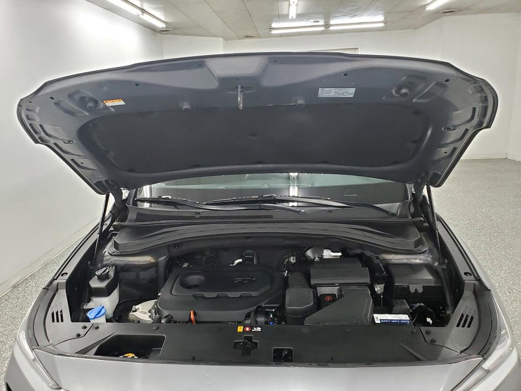 Used 2019 Hyundai Santa Fe SE image 9