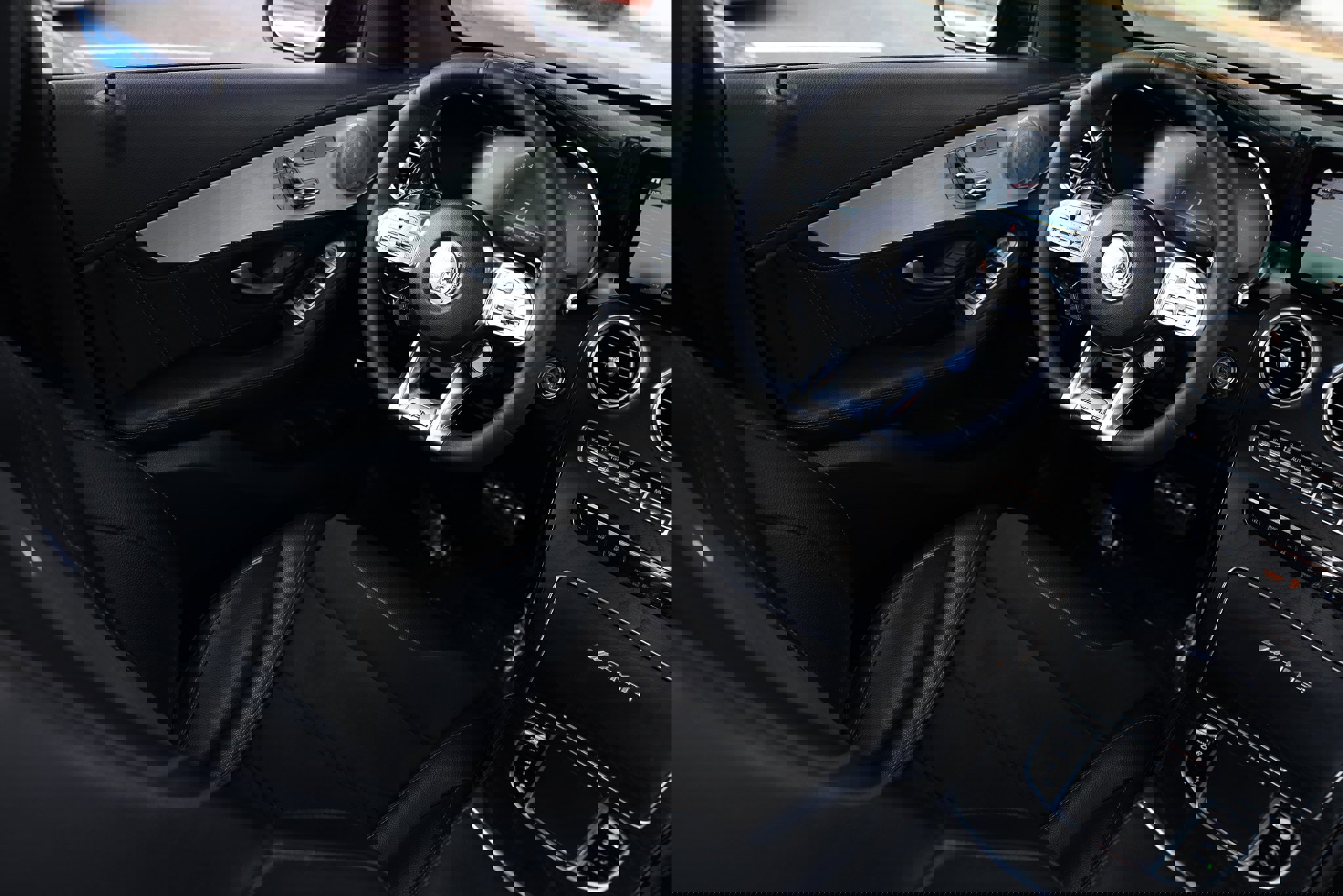 Used 2020 Mercedes-Benz GLC 63 AMG 4MATIC image 25