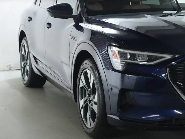 Used 2022 Audi e-tron Premium AWD/4WD image 9
