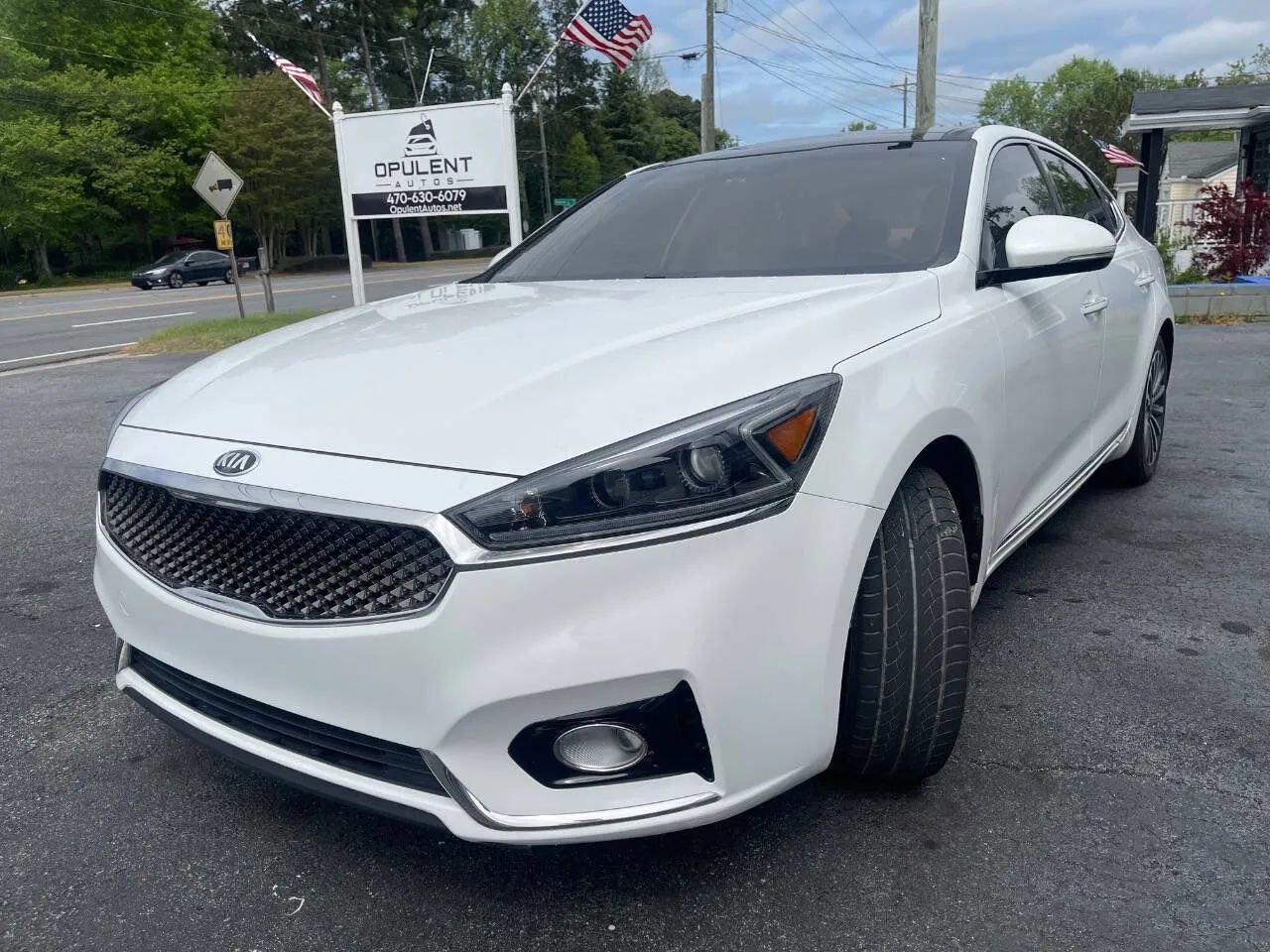 Used 2017 Kia Cadenza Premium w/ Luxury Package image 3