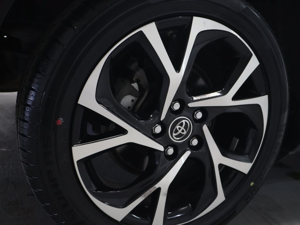 Used 2019 Toyota C-HR XLE FWD image 31