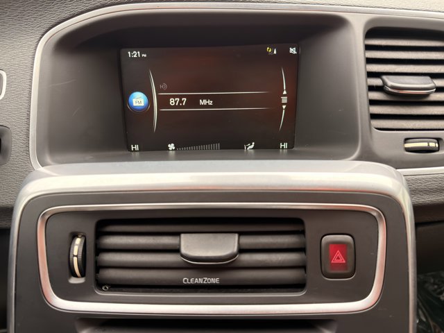 Used 2017 Volvo S60 T5 Inscription image 18