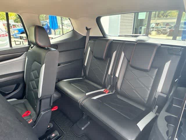 Used 2024 Volkswagen Atlas Peak Edition SE AWD/4WD image 15