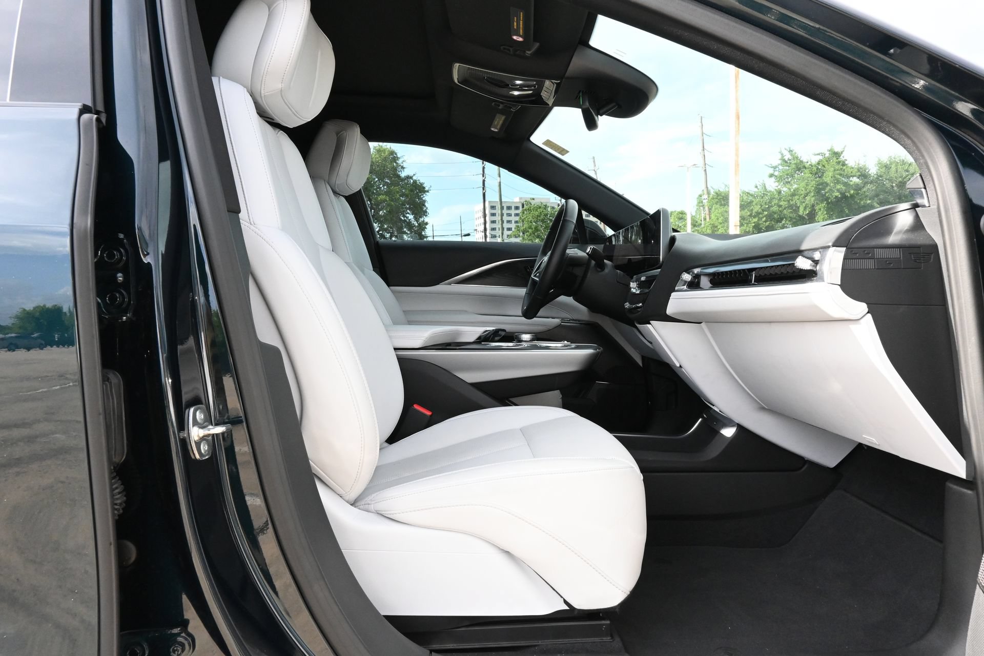 Used 2024 Cadillac Lyriq Luxury RWD image 26