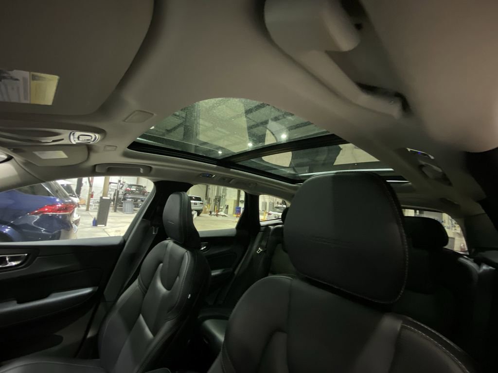 Used 2019 Volvo XC60 T5 Inscription w/ Protection Package Premier image 14