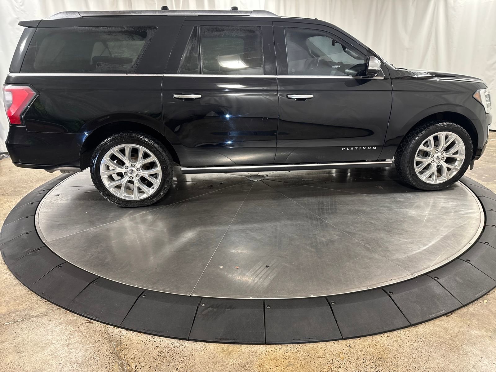 Used 2018 Ford Expedition Max Platinum image 9