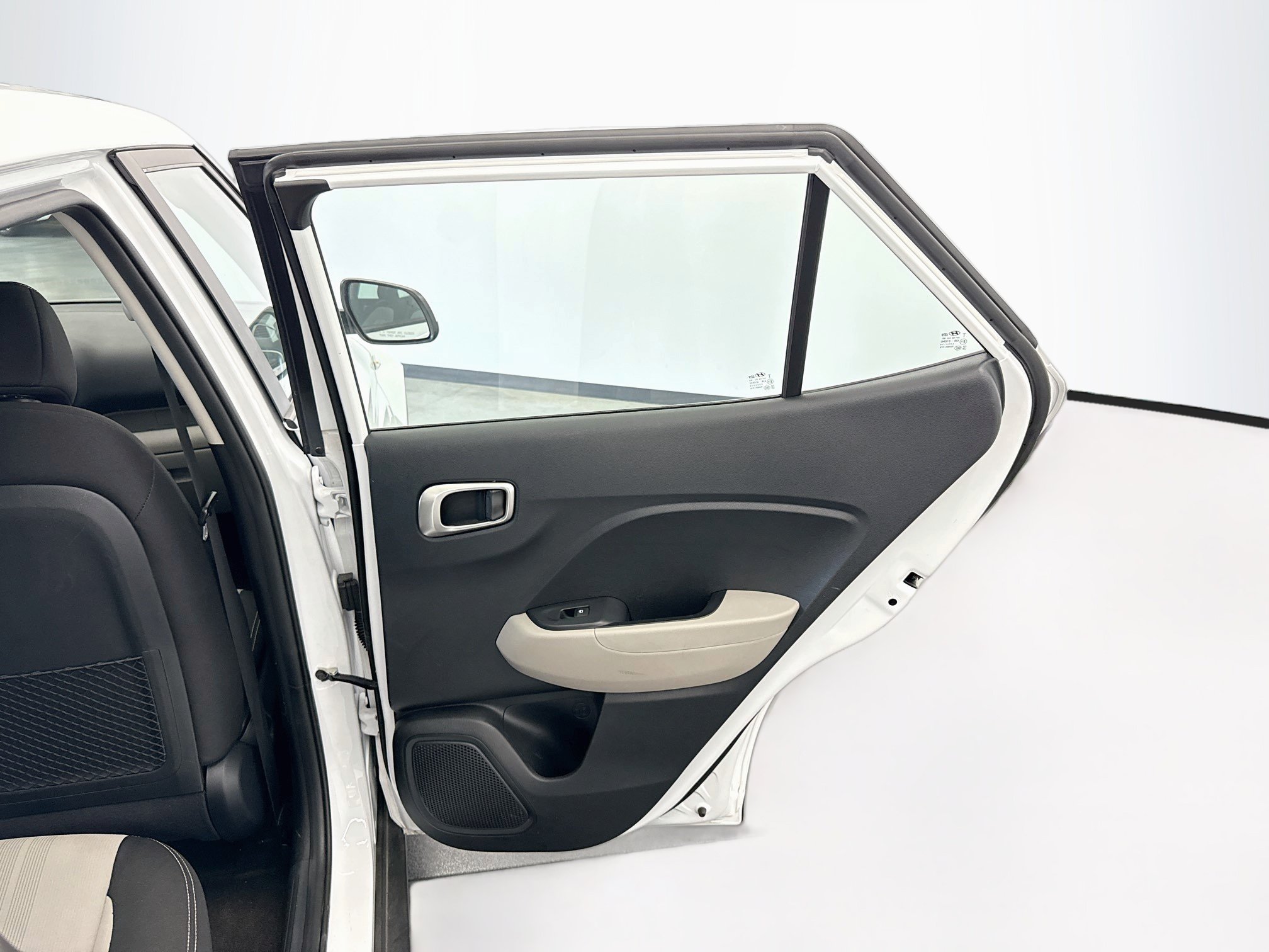 Used 2025 Hyundai Venue SEL FWD image 28
