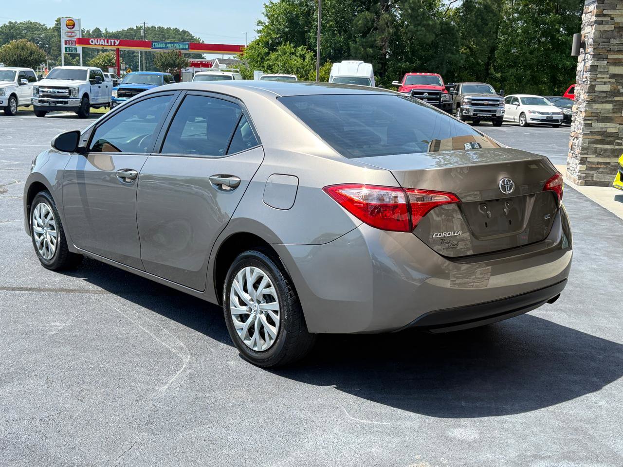 Used 2019 Toyota Corolla LE FWD image 3