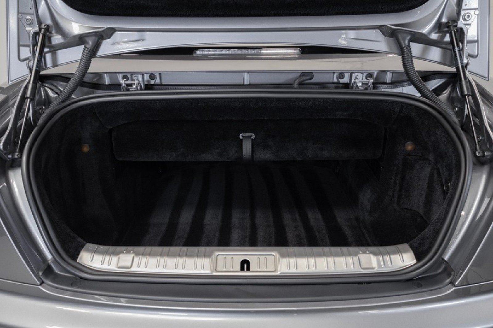 Used 2019 Rolls-Royce Dawn RWD image 64
