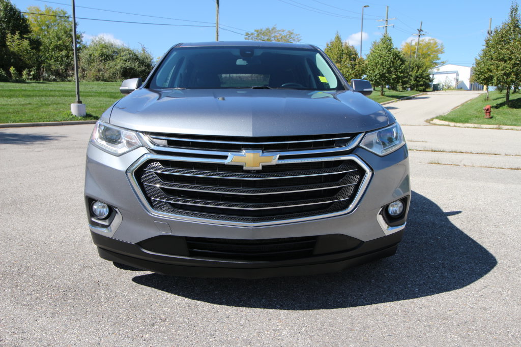 Used 2021 Chevrolet Traverse LT FWD image 2