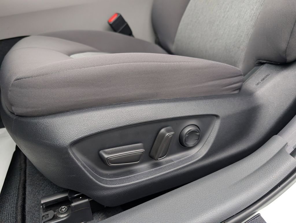 Used 2024 Toyota Camry LE w/ Convenience Package image 10