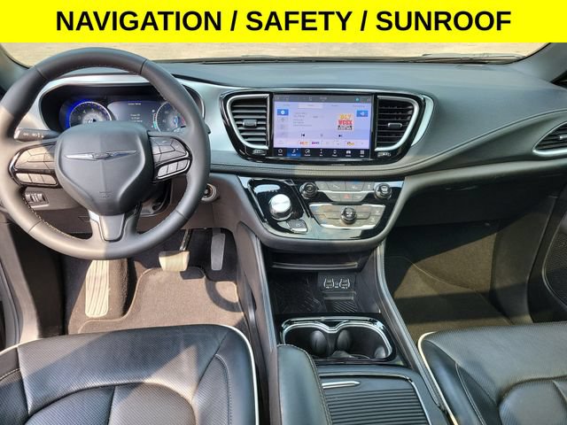 Used 2025 Chrysler Pacifica Limited FWD image 23