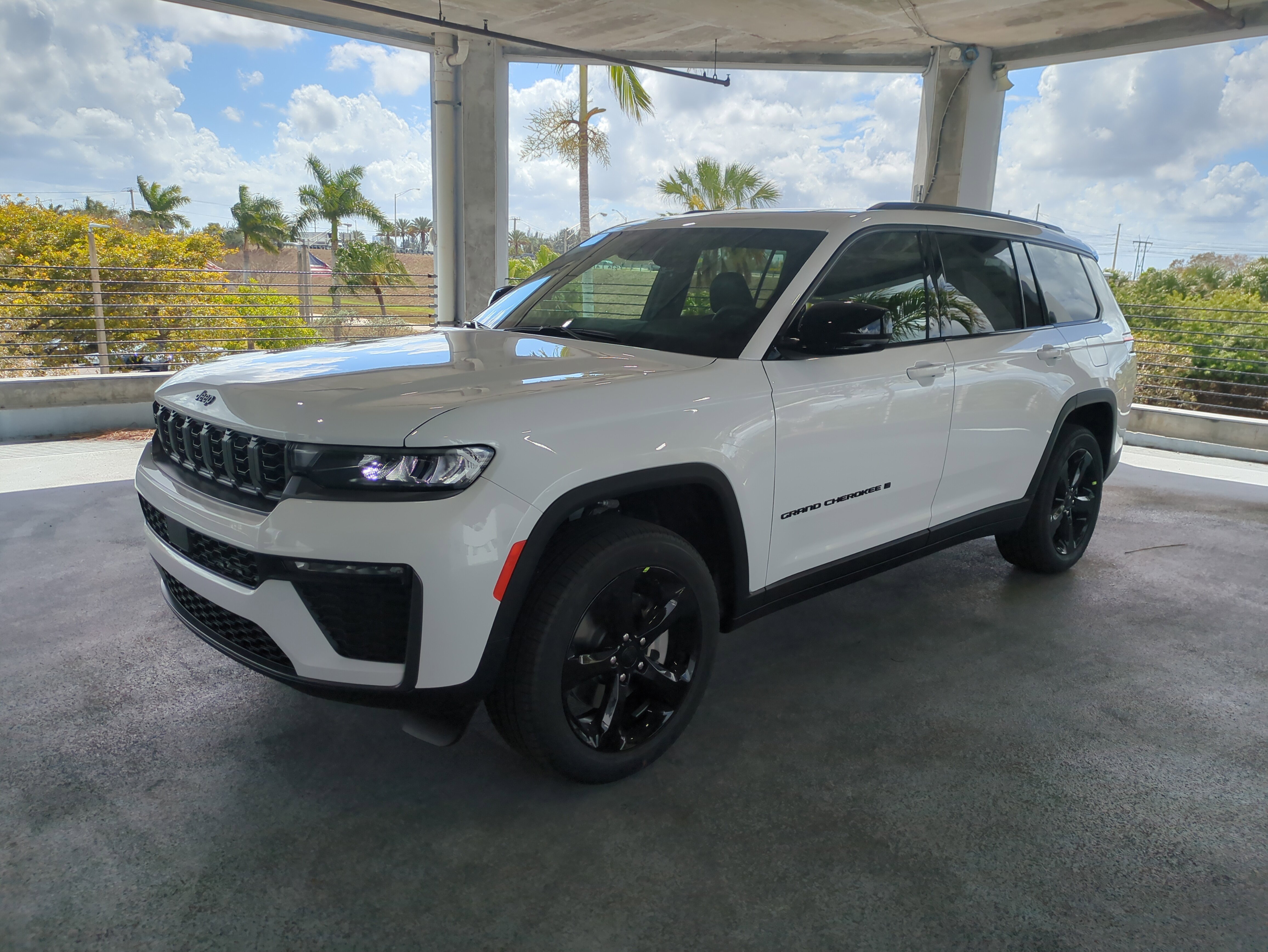 New 2026 Jeep Grand Cherokee L Limited w/ Limited Altitude Package AWD/4WD image 9