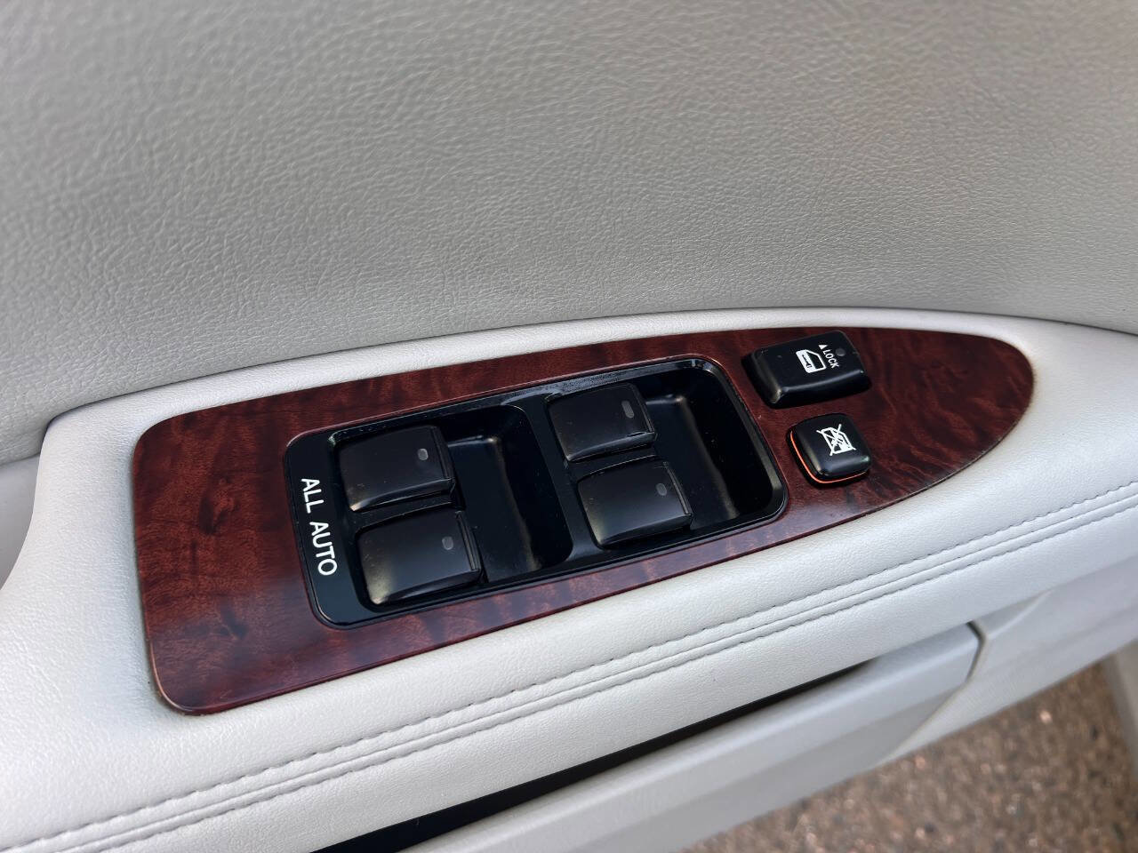 Used 2011 Toyota Avalon Limited image 34