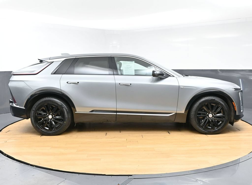 Used 2024 Cadillac Lyriq Luxury AWD/4WD image 8
