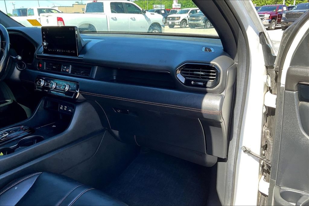 Used 2025 Honda Pilot TrailSport image 17