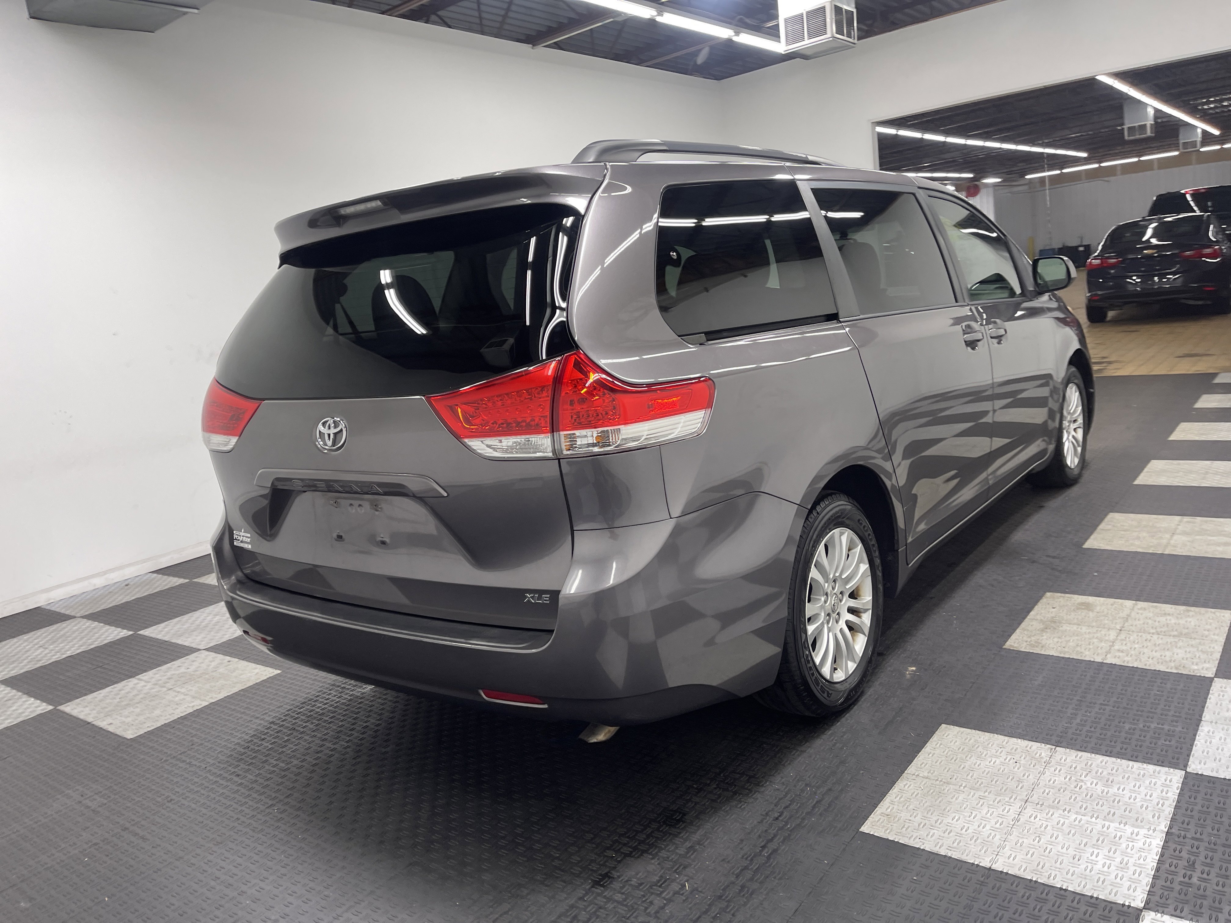 Used 2014 Toyota Sienna XLE image 5