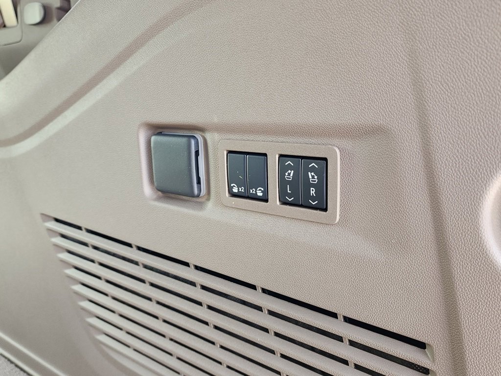 New 2026 GMC Yukon XL Denali w/ Sun & Power Step Package image 55