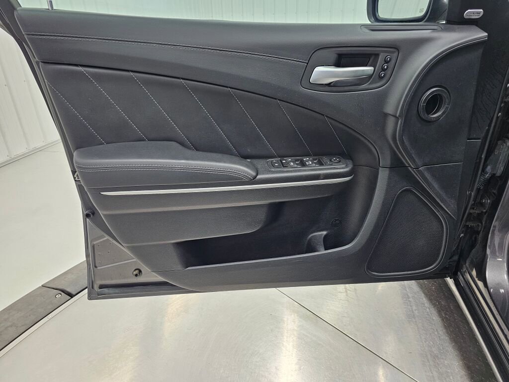Used 2020 Dodge Charger SXT w/ Plus Group image 21