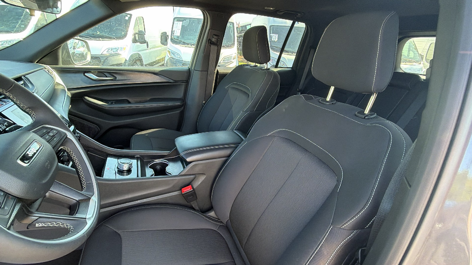 Used 2025 Jeep Grand Cherokee Laredo X RWD image 18