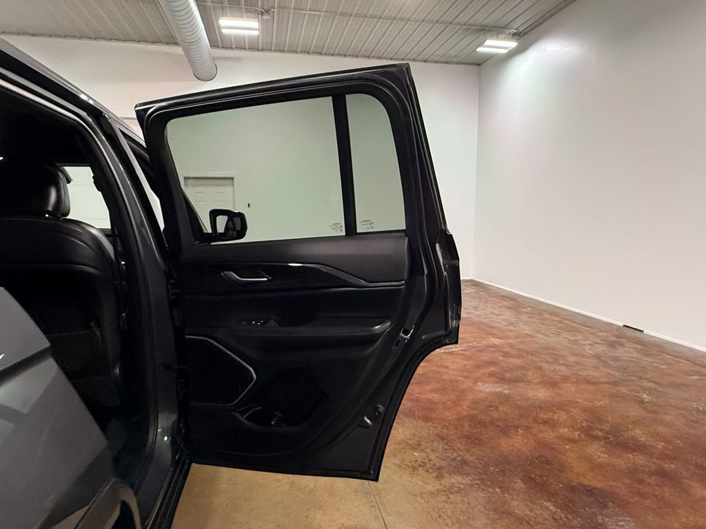 Used 2022 Jeep Grand Cherokee Altitude AWD/4WD image 61