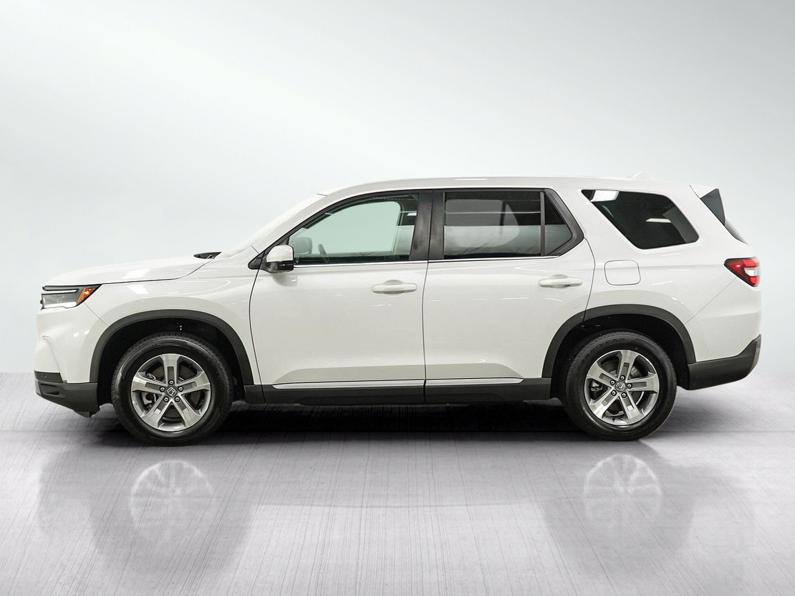 Used 2025 Honda Pilot EX-L image 2